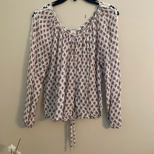 Lace sleeved tie front top